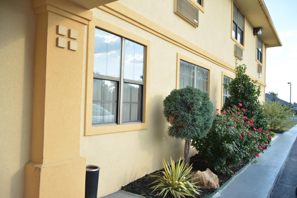 Super 8 By Wyndham Sulphur Exterior foto